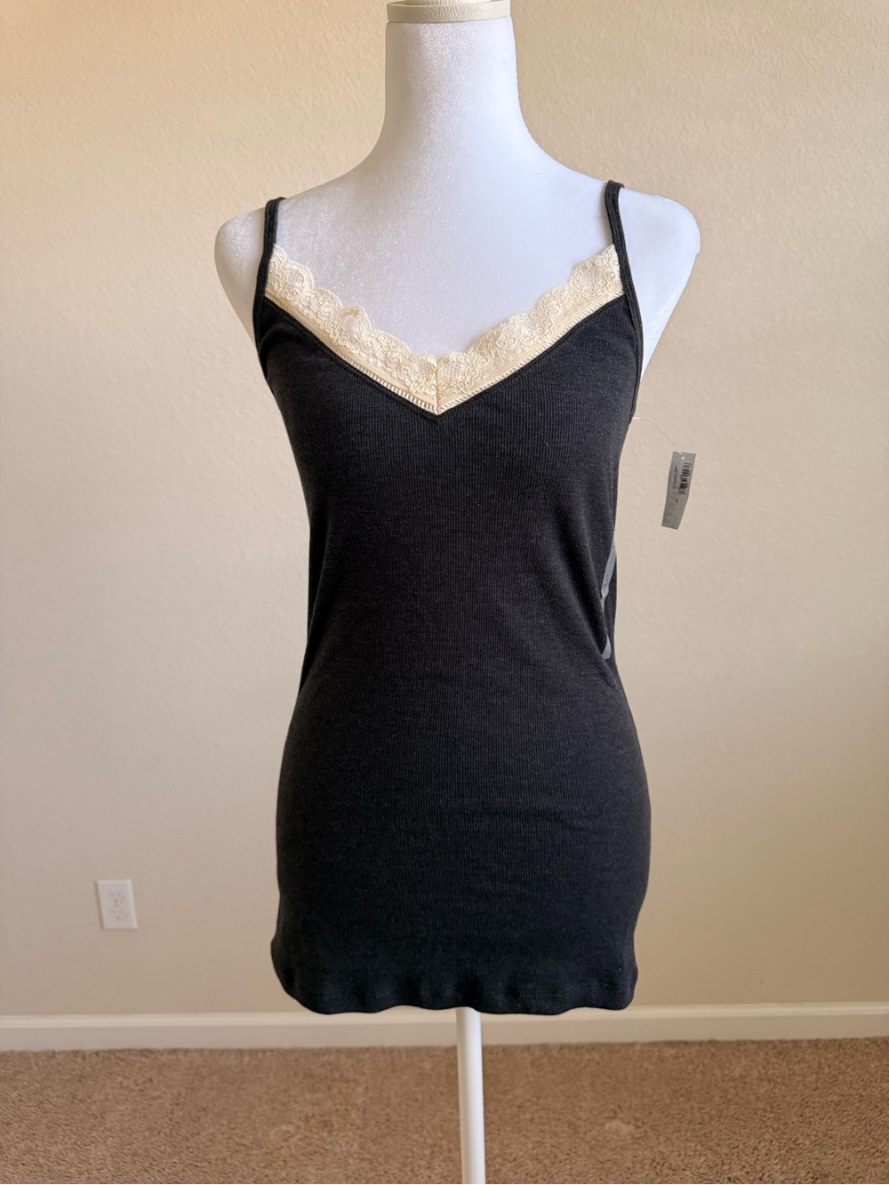 Old Navy Gray Ribbed Cami Tank with Cream Lace V-Neck L NWT
